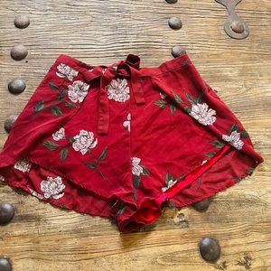 Tobi Floral float shorts maroon